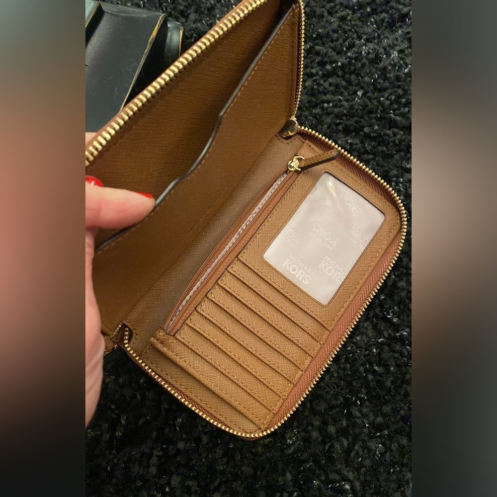BRAND NEW Michael Kors Leather Wristlet Wallet - Picture 7 of 14